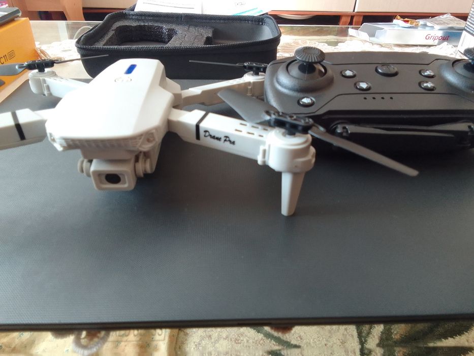 Квадрокоптер з дистанційним керуванням