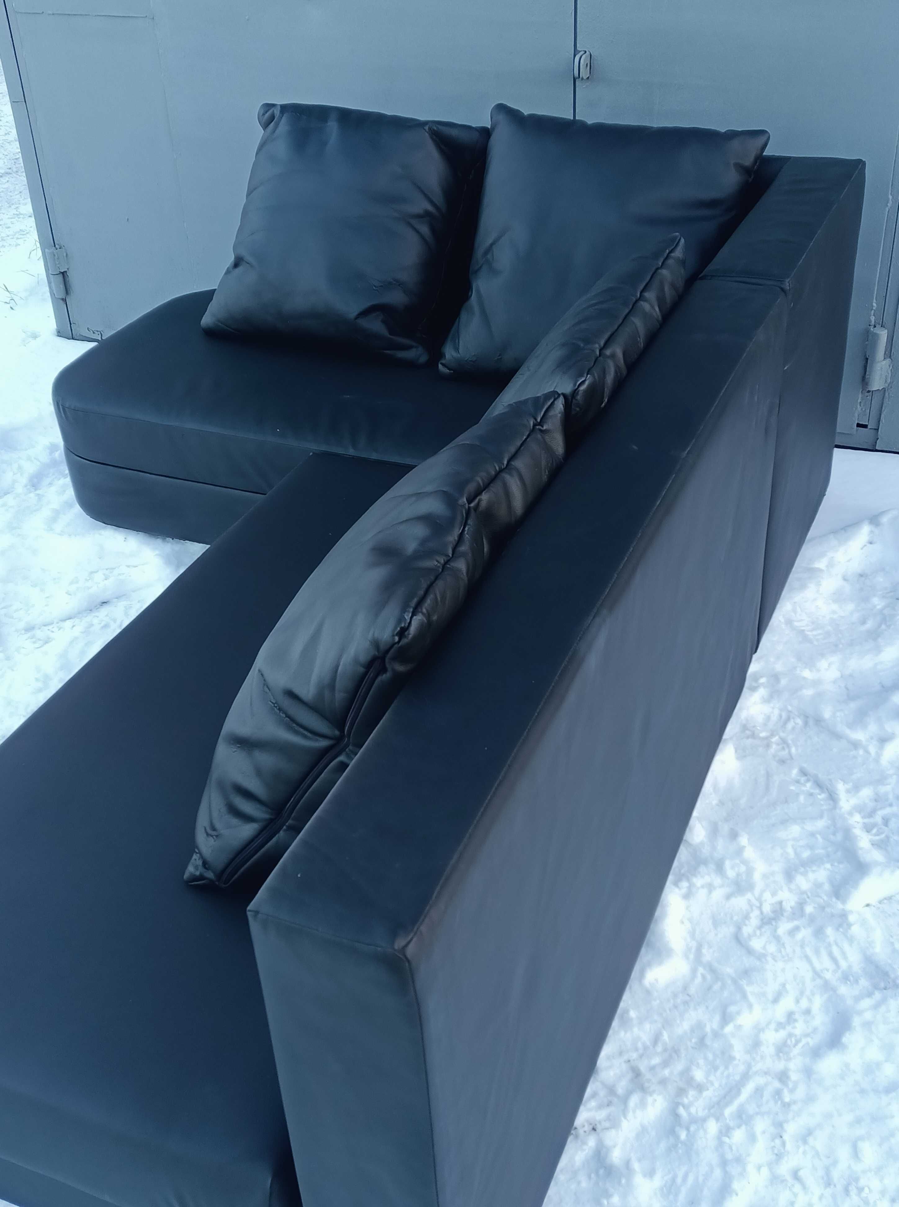 Чёрный мягкий диван ( уголок )  из кожзама