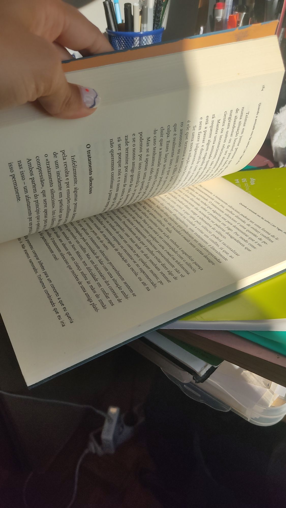 Livro Quando a amizade nos faz sofrer, de Jam Yager