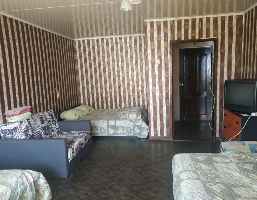 Квартира посуточно 6+ спальних місць