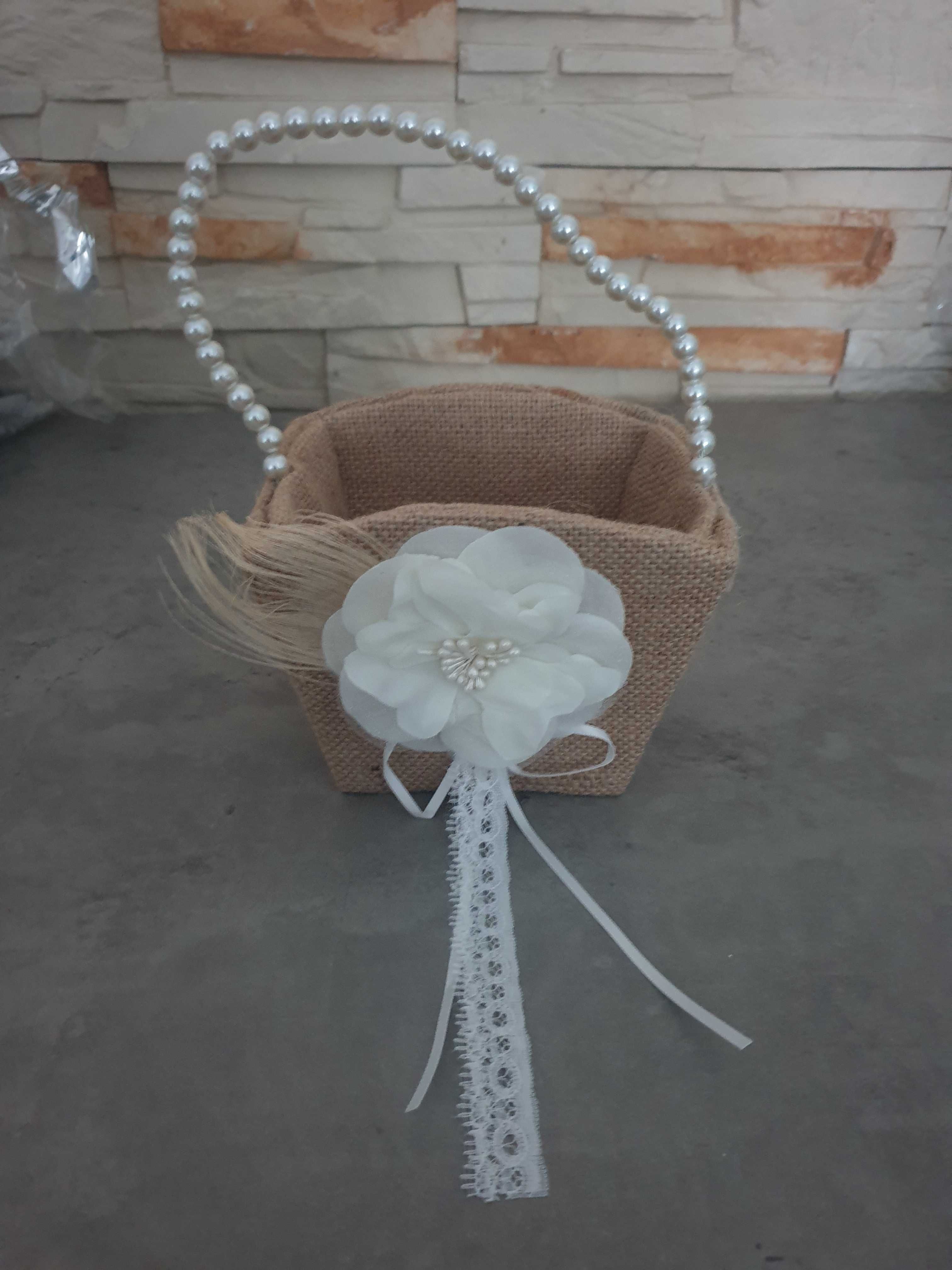 koszyk dla dzieci z kwiatami na wesele
