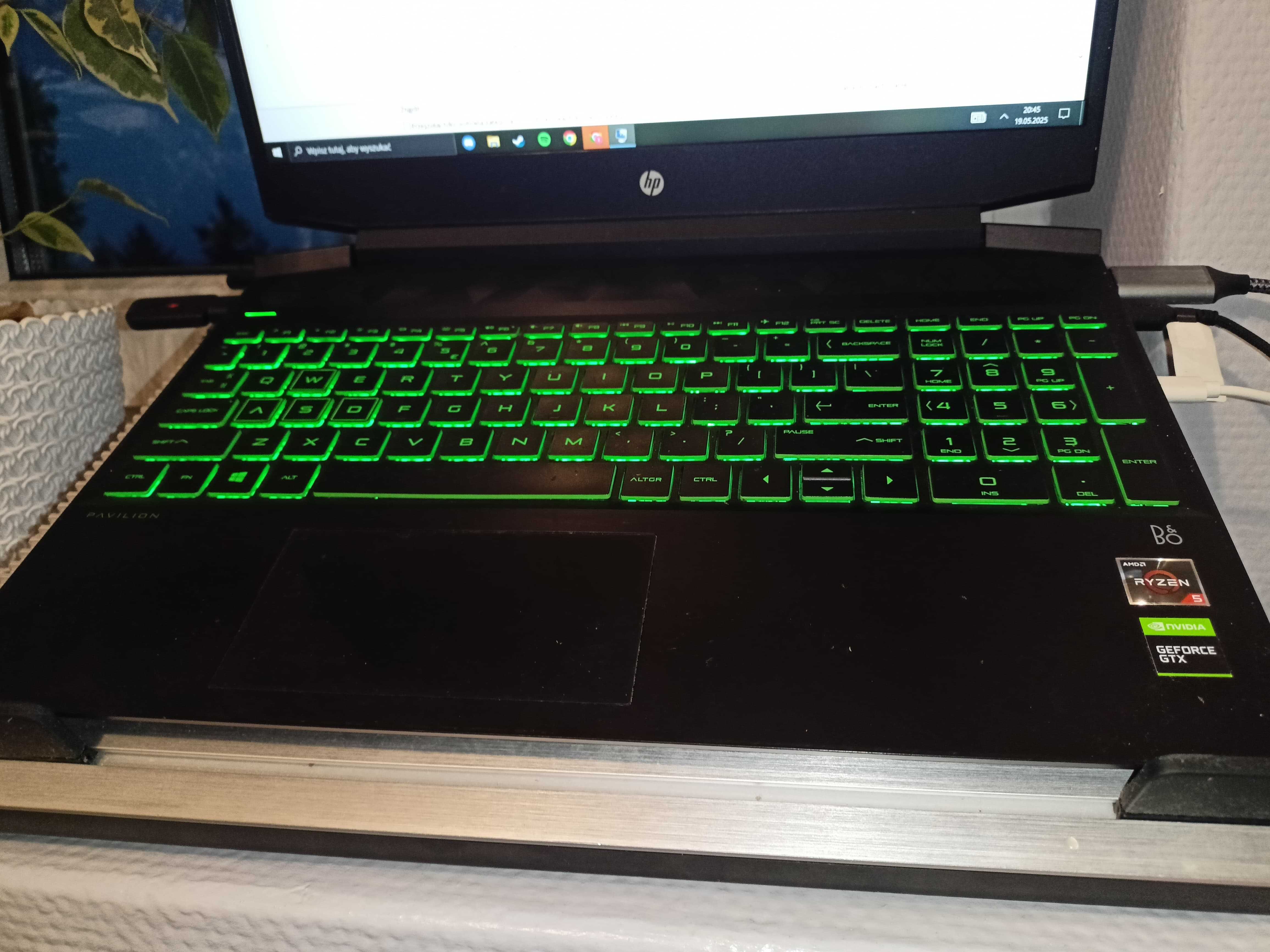 HP Pavilion Gaming 15 | Ryzen 5 | GTX 1050 | Razer Kraken X