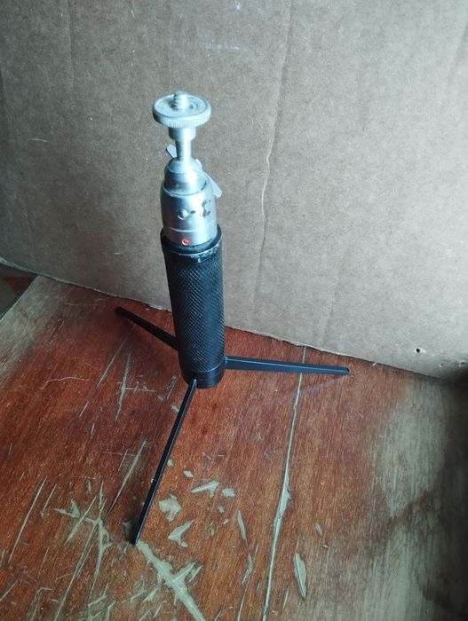 Штатив настольный для фотоаппаратов.