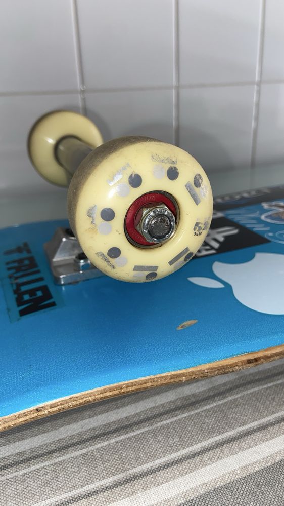 Skate Plan B + Rolamentos Bones Reds