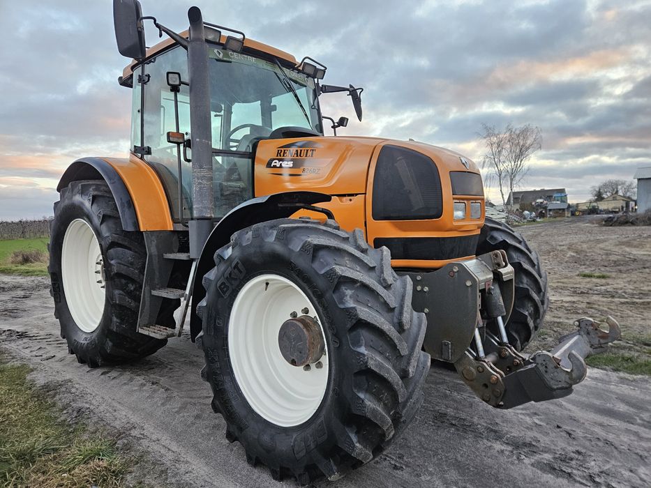 Ciągnik rolniczy  Renault 826, 836 claas