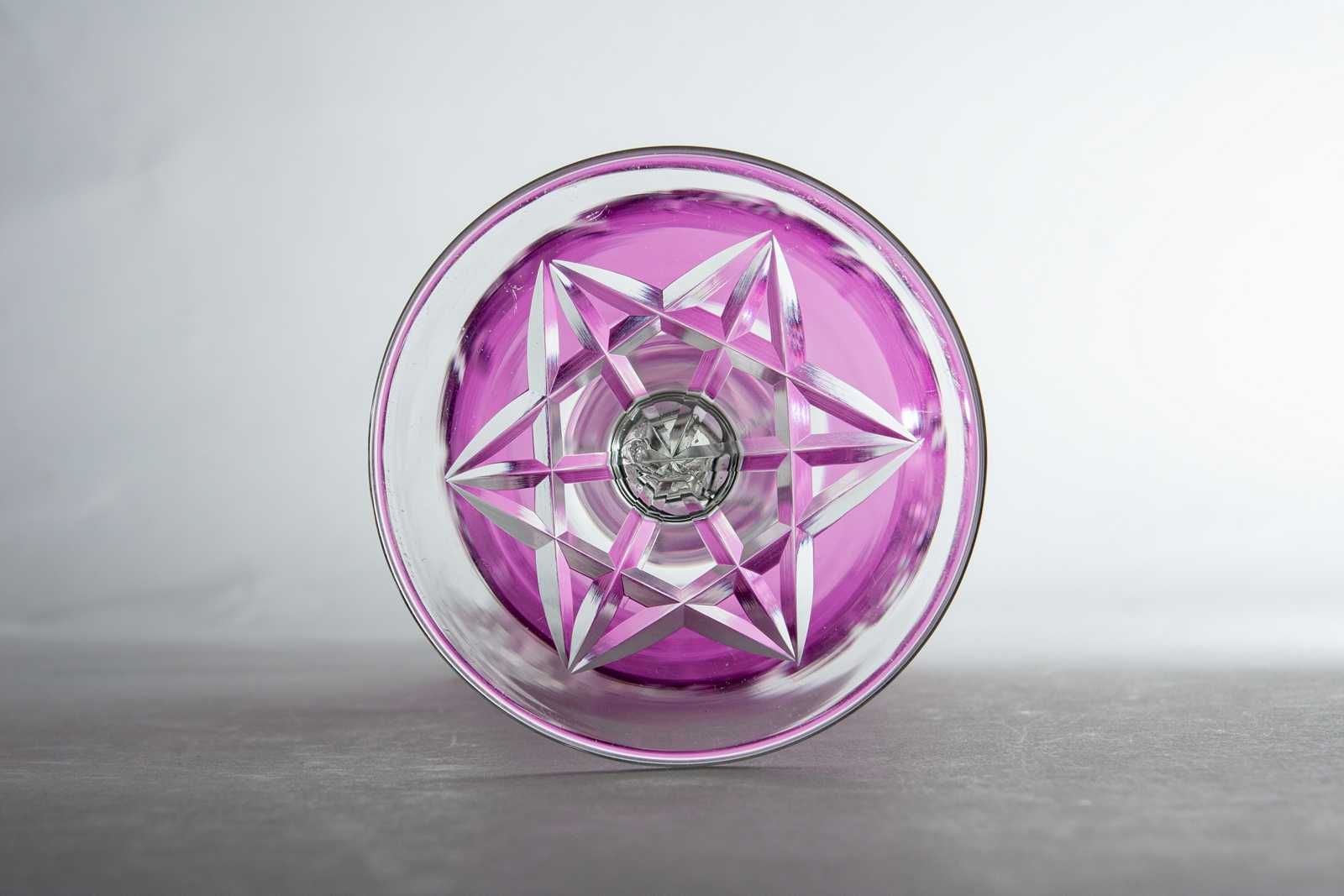Purpurowy kryształowy kieliszek remer  Baccarat Val Saint Lambert?