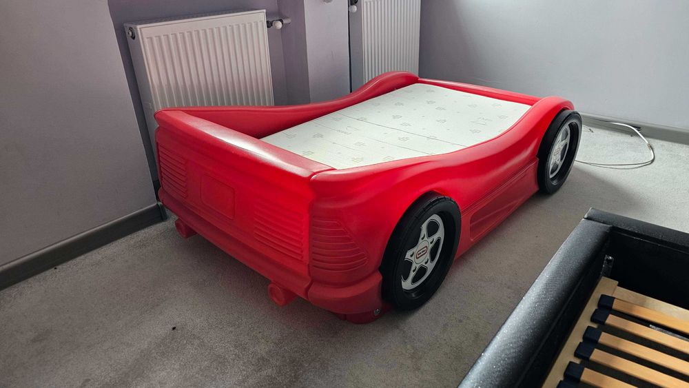 Łóżeczko samochód wyścigowy Little Tikes z materacem
