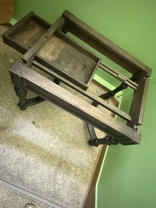 Antyczny stół z XVII wieku