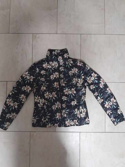 Продам жіночу демісезонну куртку