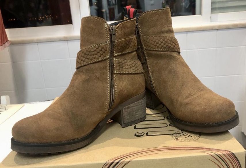 Botins em camurça 37 cor camel
