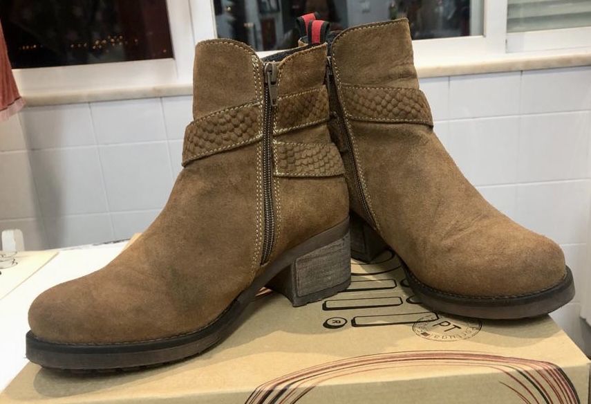 Botins em camurça 37 cor camel