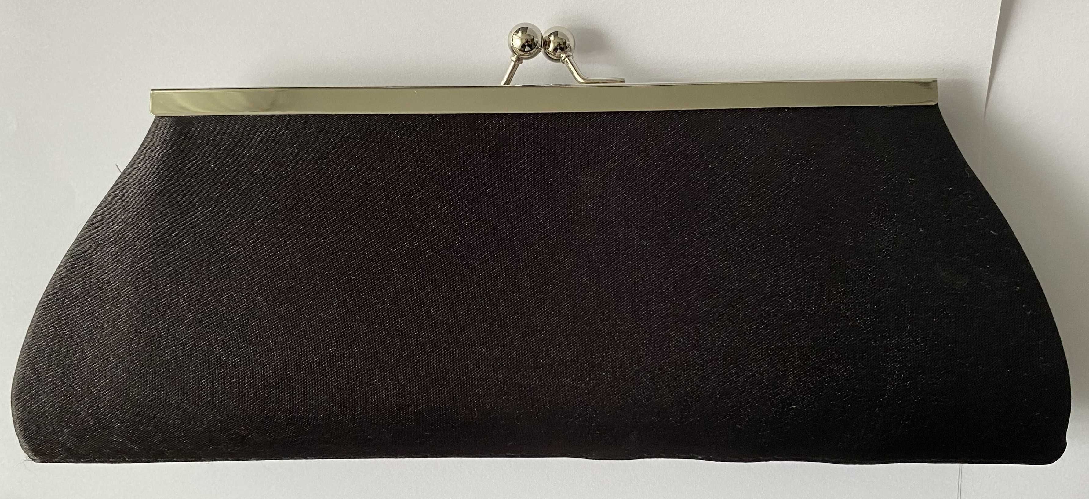 Elegancka torebka kopertowa czarna na łańcuszku z kwiatem