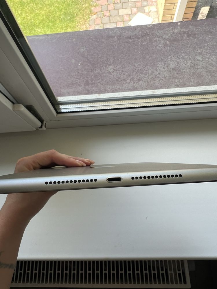 Ipad 5th generation 32 GB