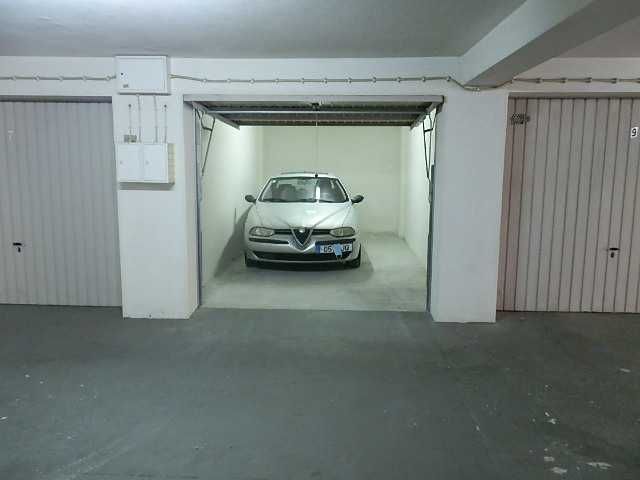 vende-se garagem com 18m2, na zona do Leclerk