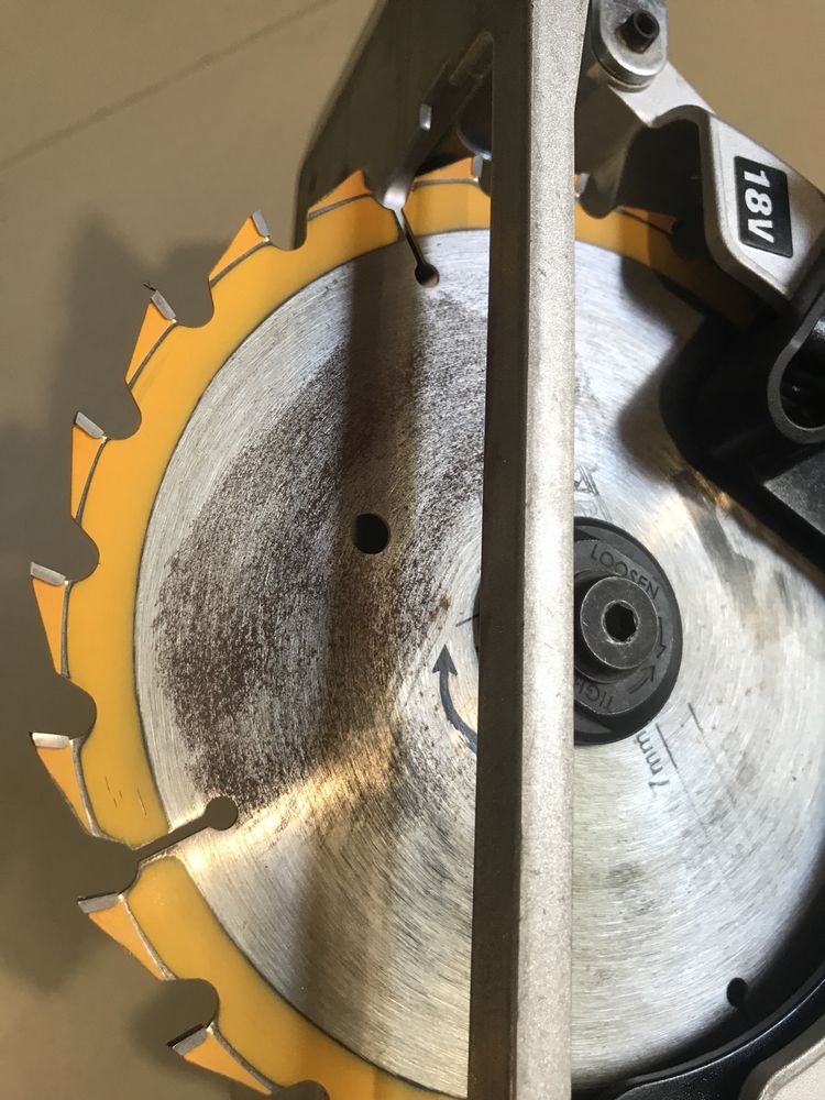 Акумуляторна дискова пила DeWalt DCS391 з Англії
