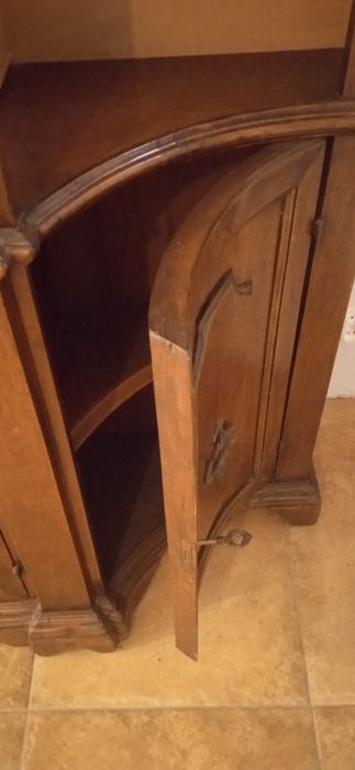 Witryna z litego orzecha włoskiego. Import z Florencji, antyk