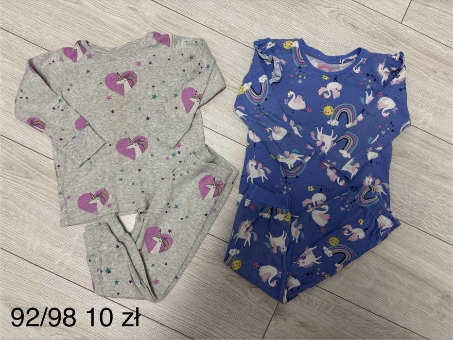 Dwie pizamki dla dziewczynki