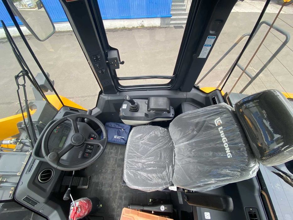 Фронтальний навантажуач LiuGong