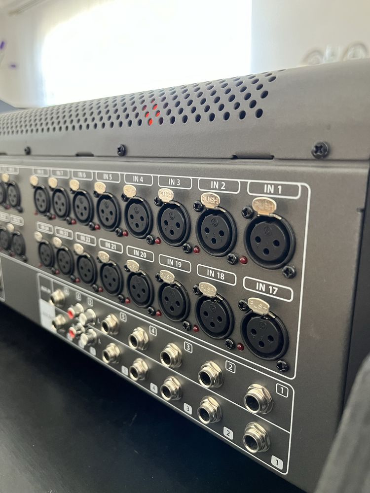 Behringer X32 + case