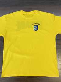 Чоловіча бавовняна жовта футболка з нашивкою “Ukraine”