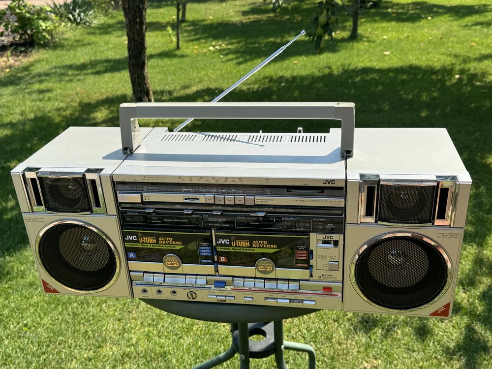 Продам магнитолу JVC  PC-W300W