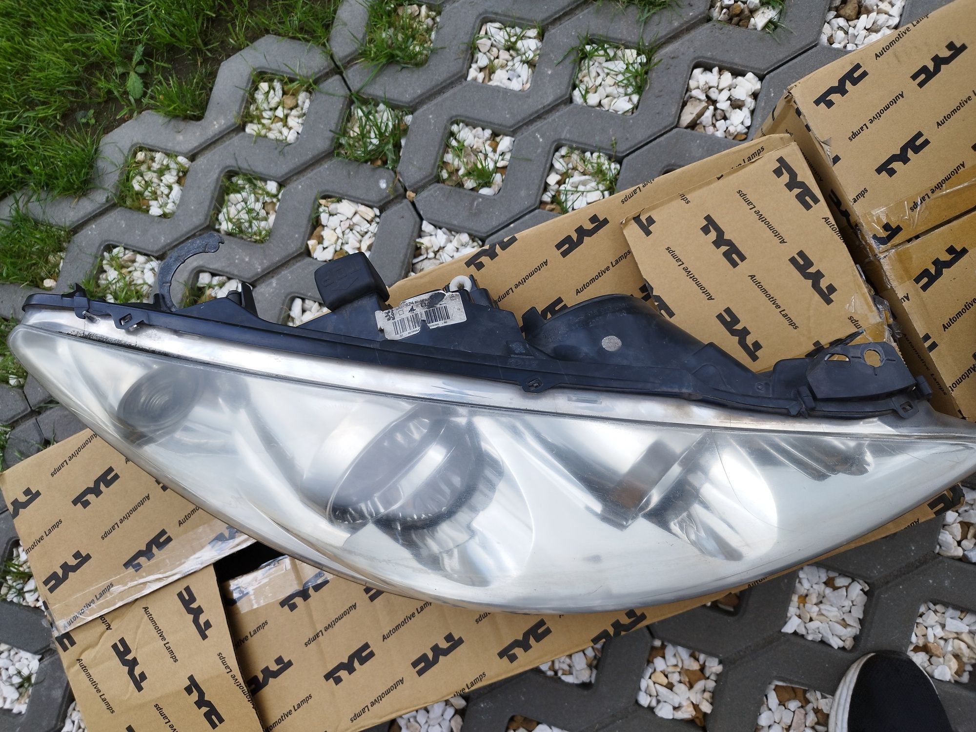 Lampy przód peugeot 308 sw