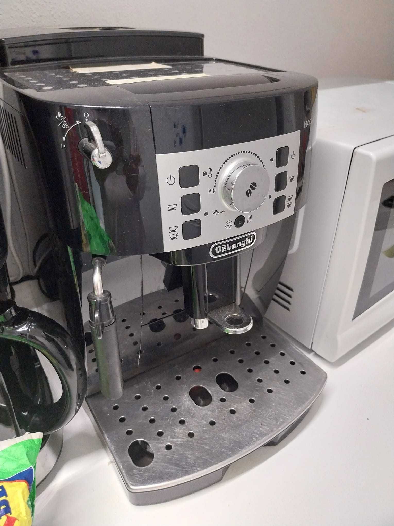 Maquina café, microondas e outros artigos para a casa
