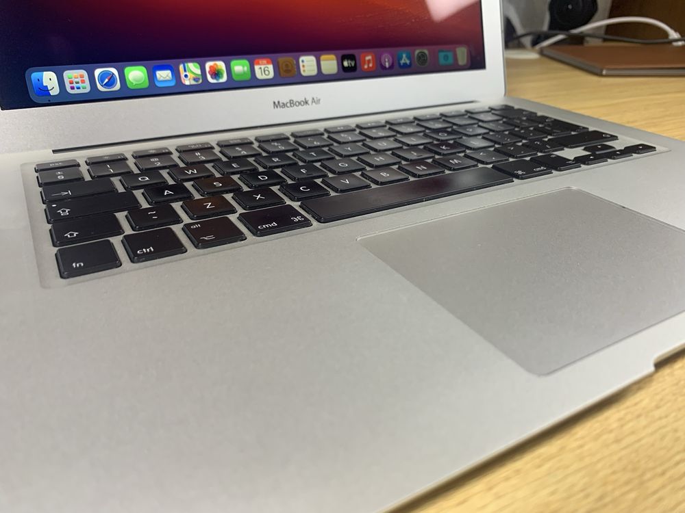 Laptop Apple Macbook Air A1466 i5 8GB RAM DDR3 MacOS Big Sur ładowarka