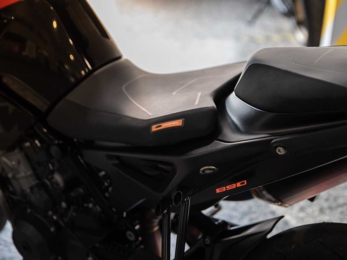 KTM Duke 890 de 2022 em Óptimo Estado. Revisōes em Dia.