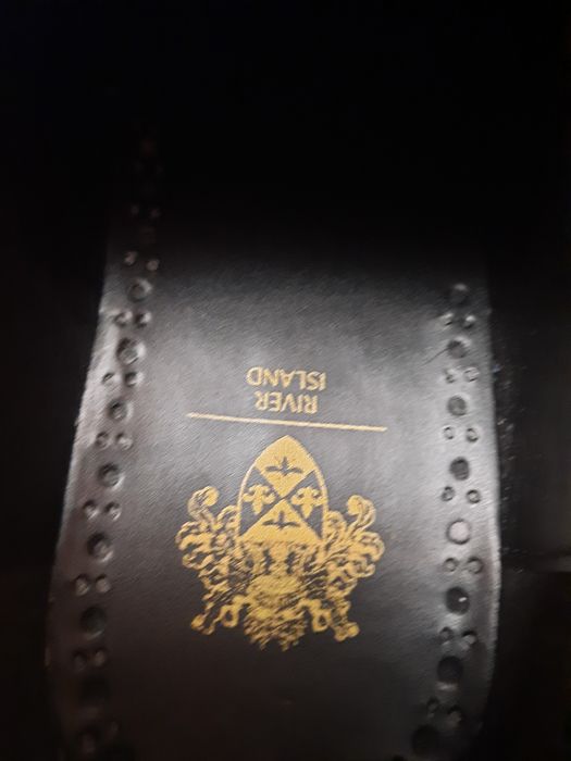 Чоловіче взуття.