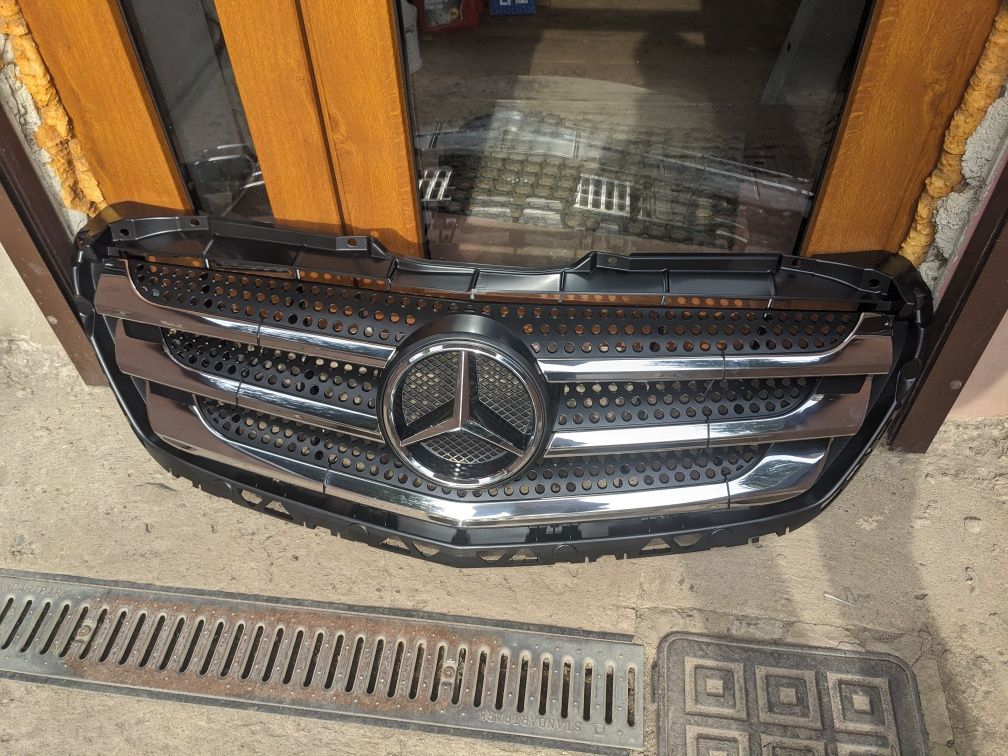 Решетка радиатора решітка Mercedes w906 Sprinter Спрінтер 2013-