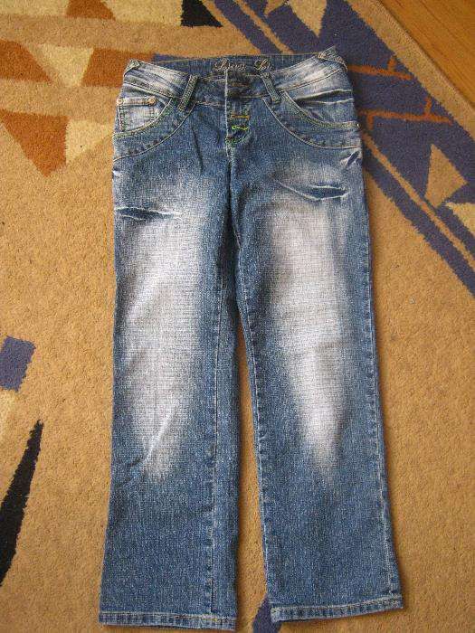 Продам джинсы на девочку подростка