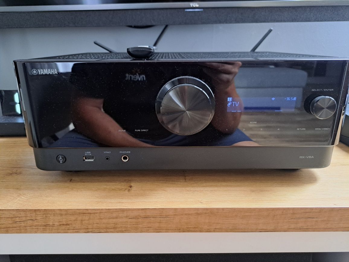 Amplituner yamaha RX-V6A