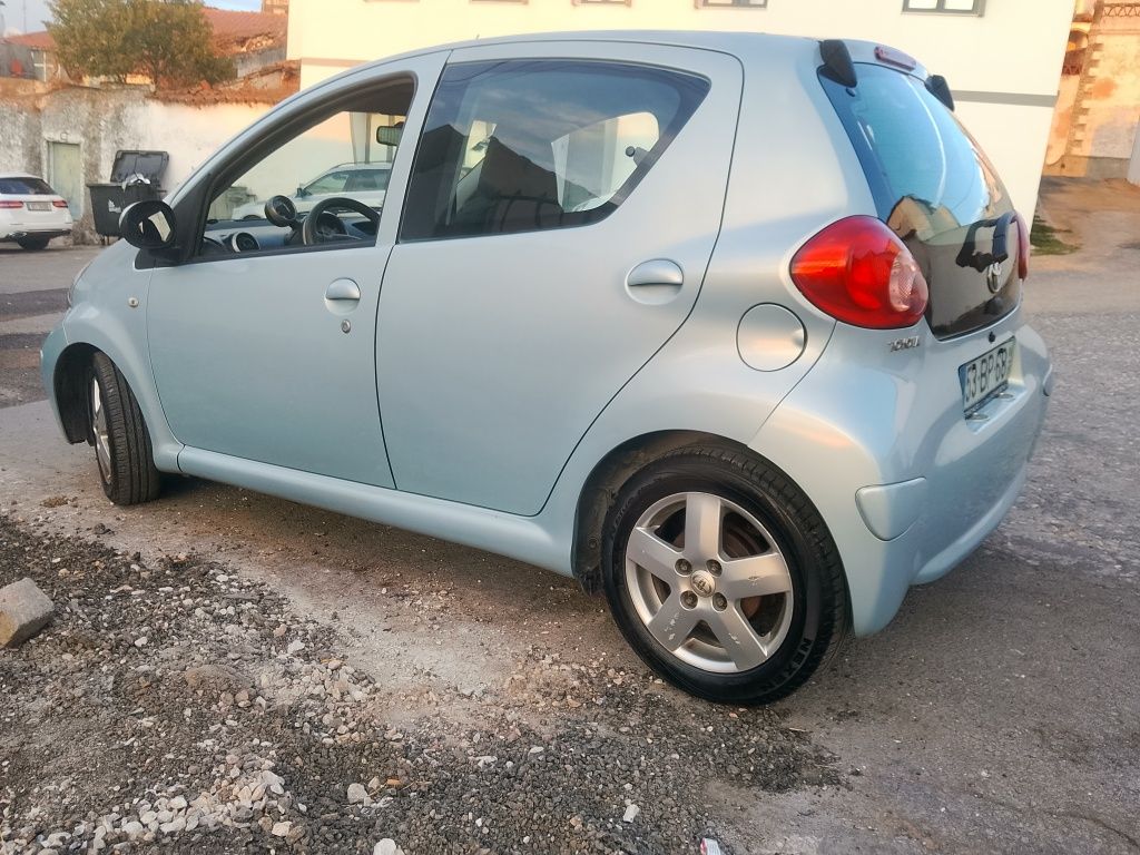 Toyota Aygo com inspecção