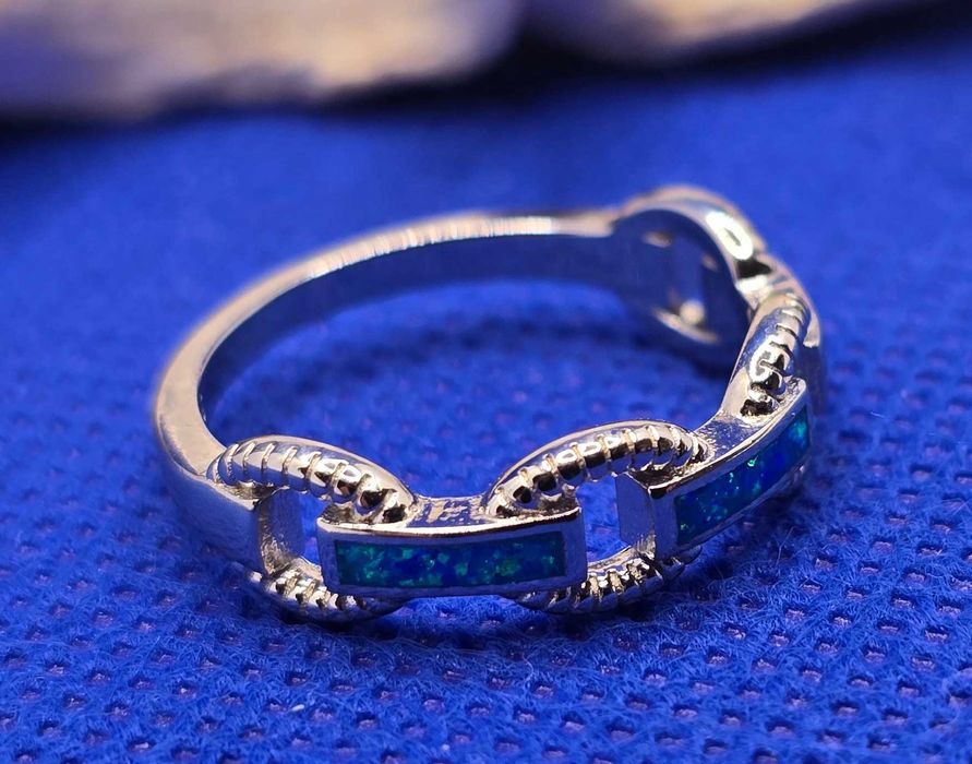 Srebrny Delikatny Pierścionek Z Niebieskim Opalem PR.925 2,82 g