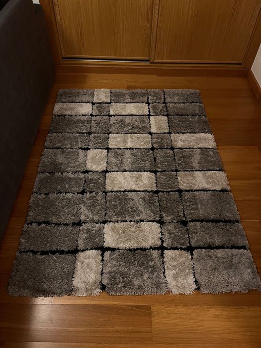 Carpetes em bom estado de conservação