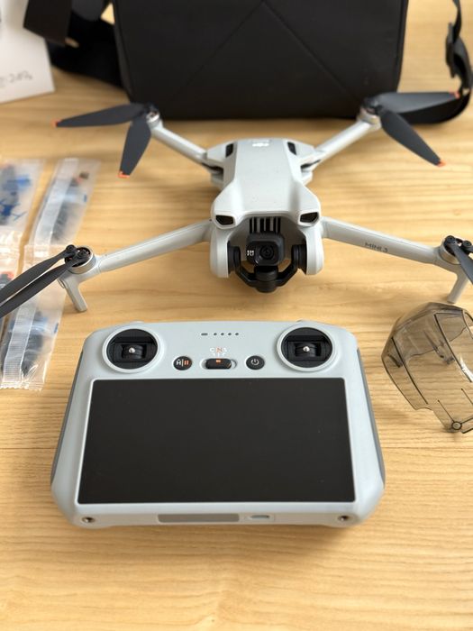 Dron DJI Mini 3 Fly More Combo (DJI RC)