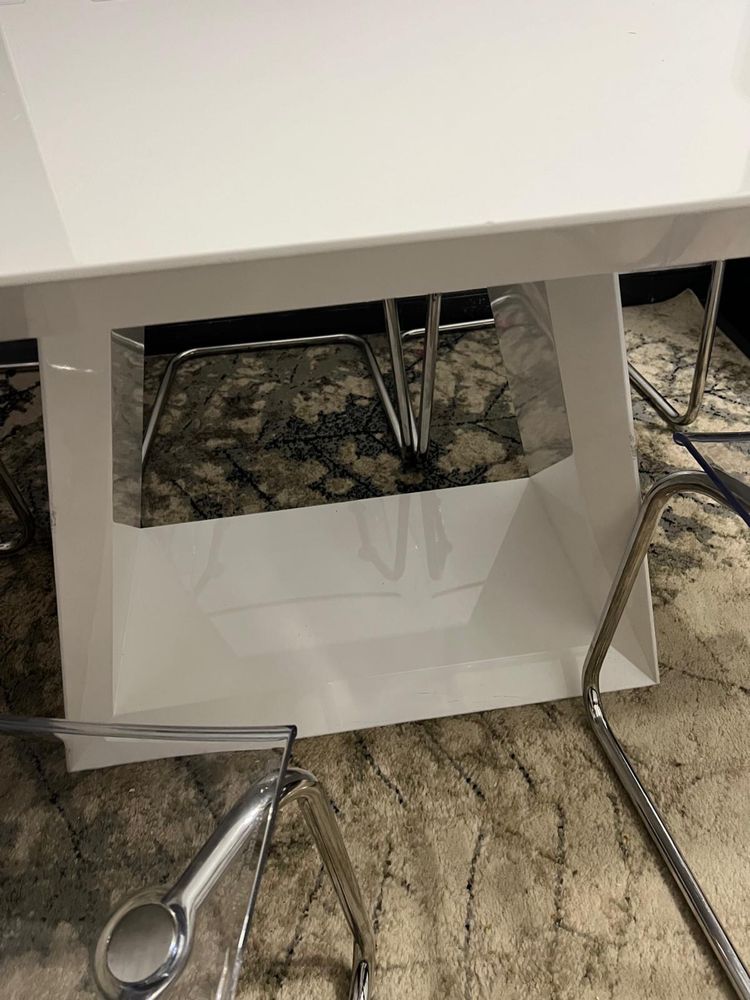 Mesa branca usada