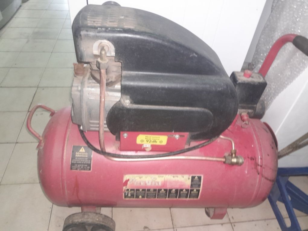 Compressor  de 25litrs bom estado 80€