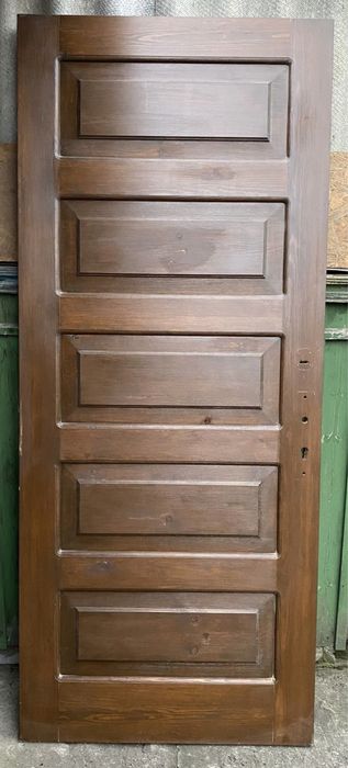 Двері з дерева, колір горіх