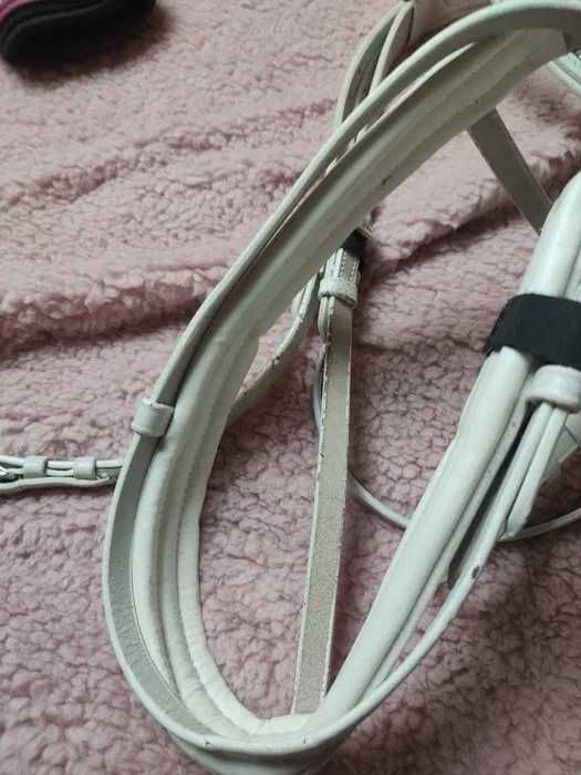 Białe ogłowie rozmiar xfull anatomiczna potylica