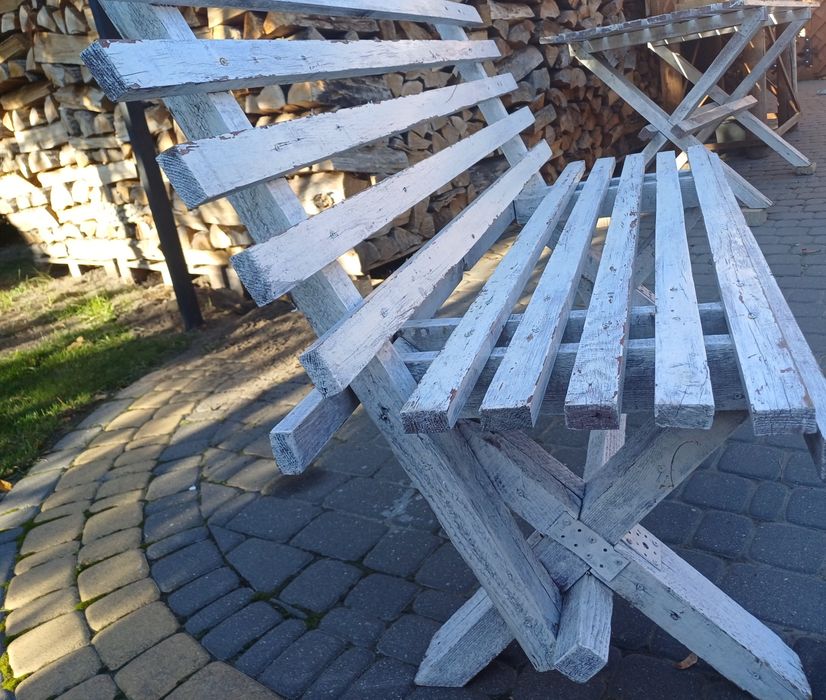 Ławki i stół ogrodowy