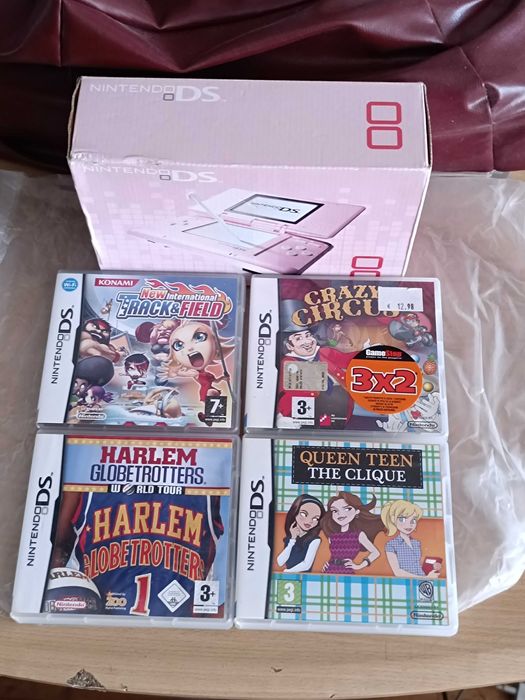 Nintendo DS Pink na caixa e 4 jogos