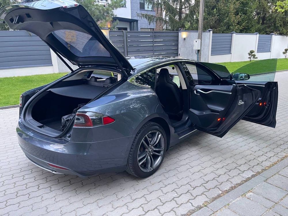 Tesla Model S 09.2014