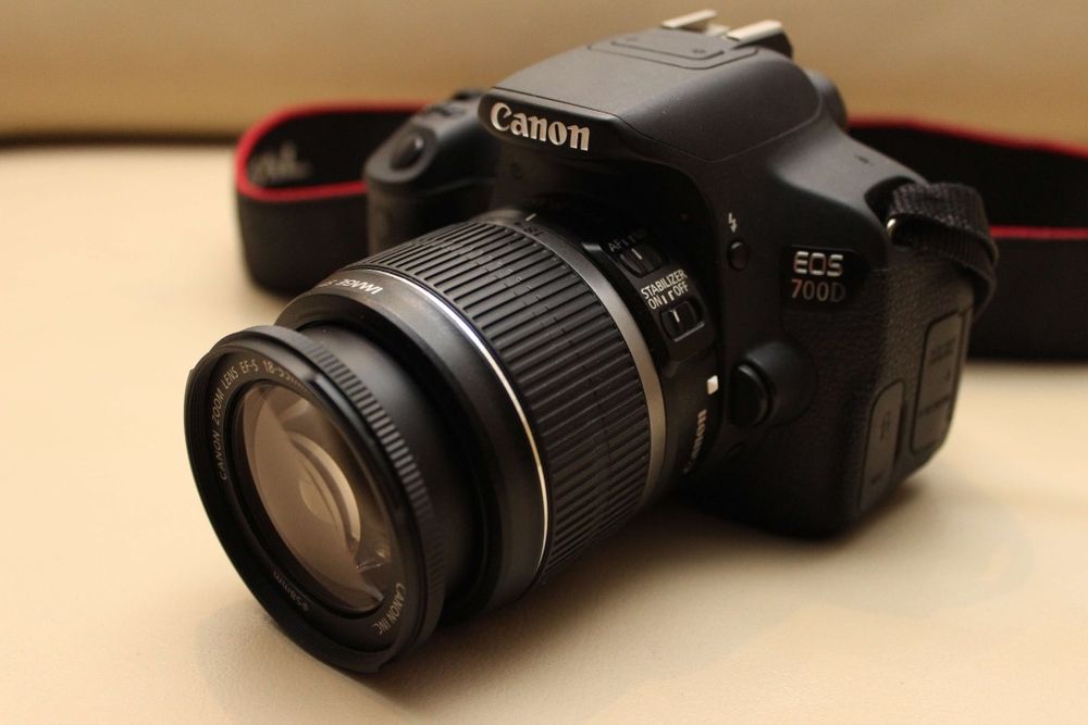 Aparat lustrzanka Canon EOS 700d + obiektyw 18-55mm