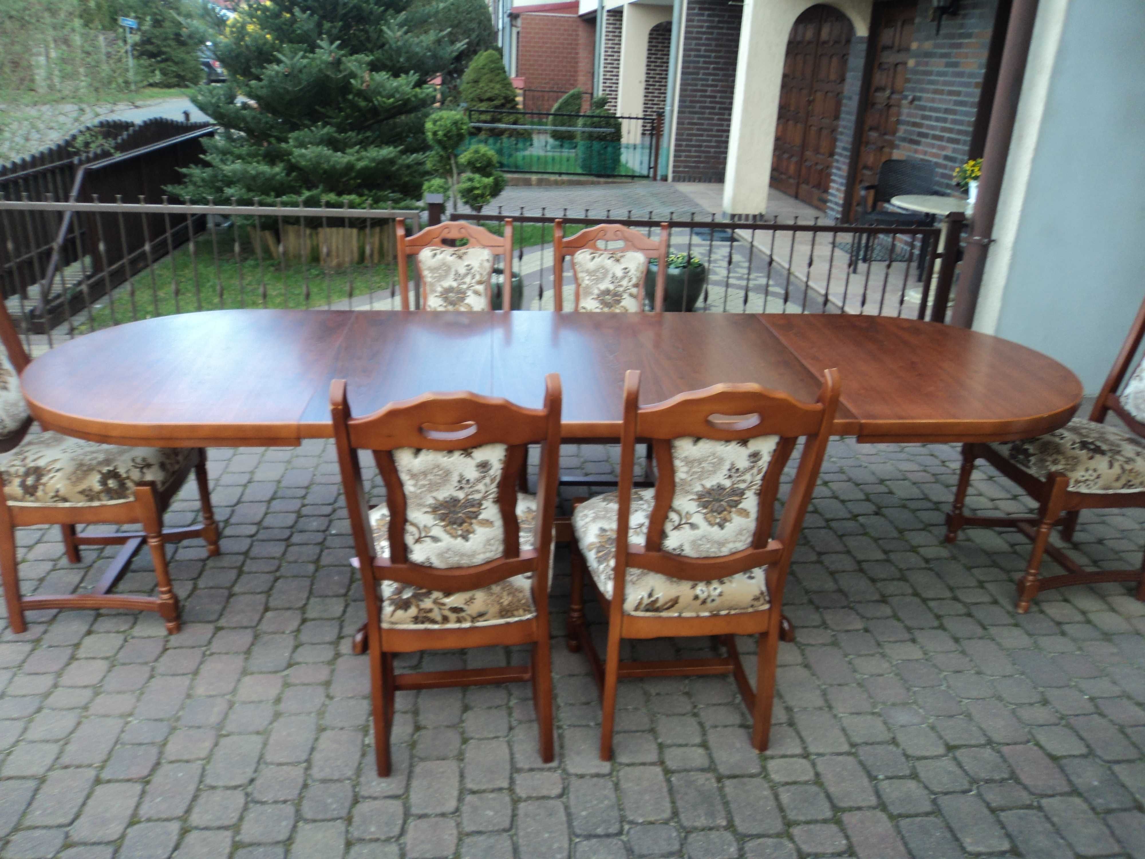 Stół rozkładany i sześć krzeseł, drewniane