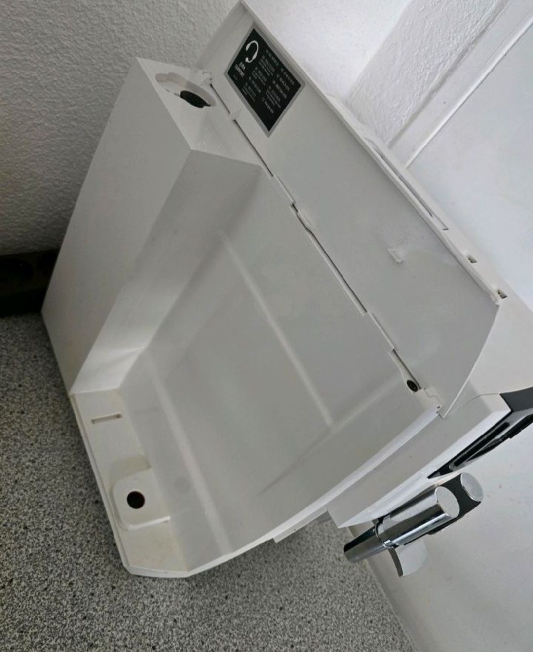Ekspres ciśnieniowy Jura E6 w kolorze białym Piano White