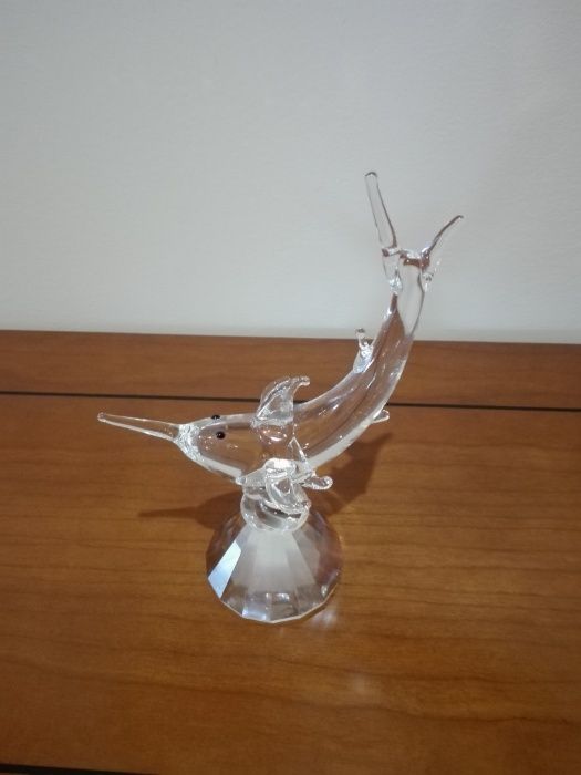 Peça em vidro golfinho. Ideal para pisa papéis