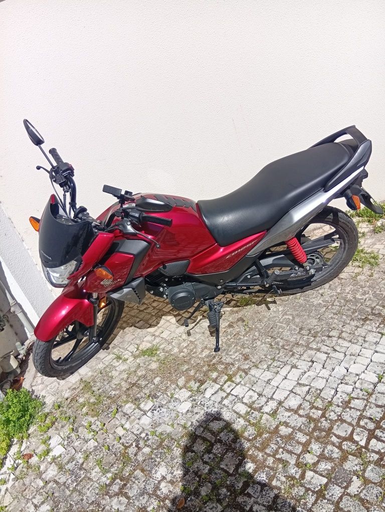 Honda CBF 125 Vermelha