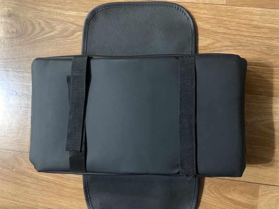 Підлокітник (чехол)для автомобіля.